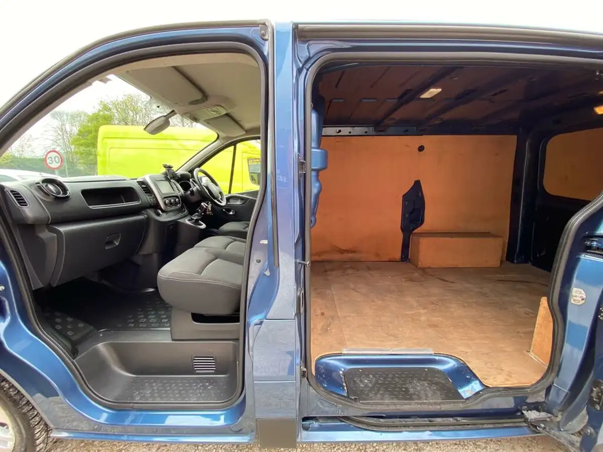 2021-renault-trafic-20dci-sl28-energy-120-sport-non-nav-big-10