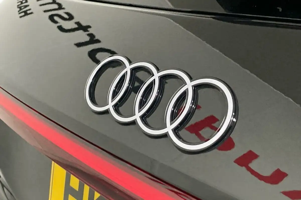 2024-audi-q6-e-tron-big-50