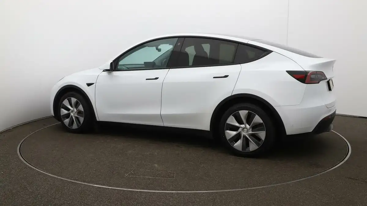 2022-tesla-model-y-e-rwd-big-45