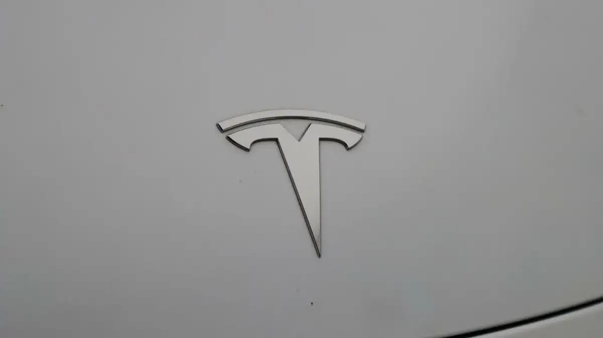 2022-tesla-model-y-e-rwd-big-21
