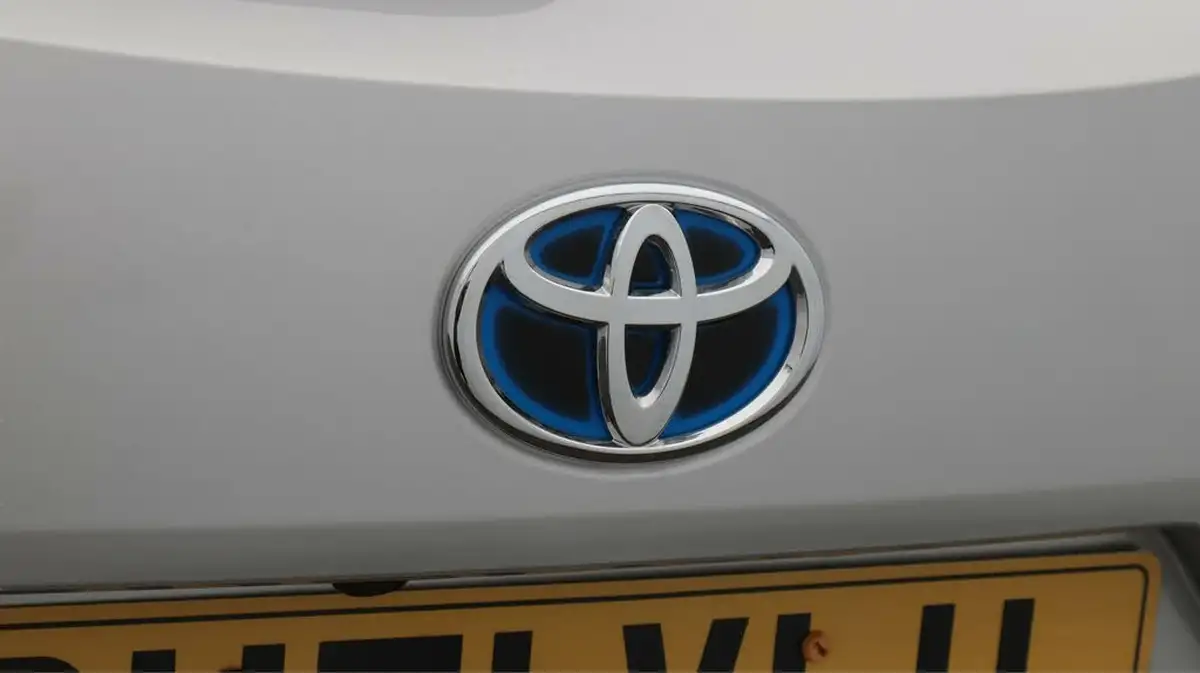 2021-toyota-corolla-18-vvt-i-icon-tech-spare-wheel-touring-sports-5d-big-21