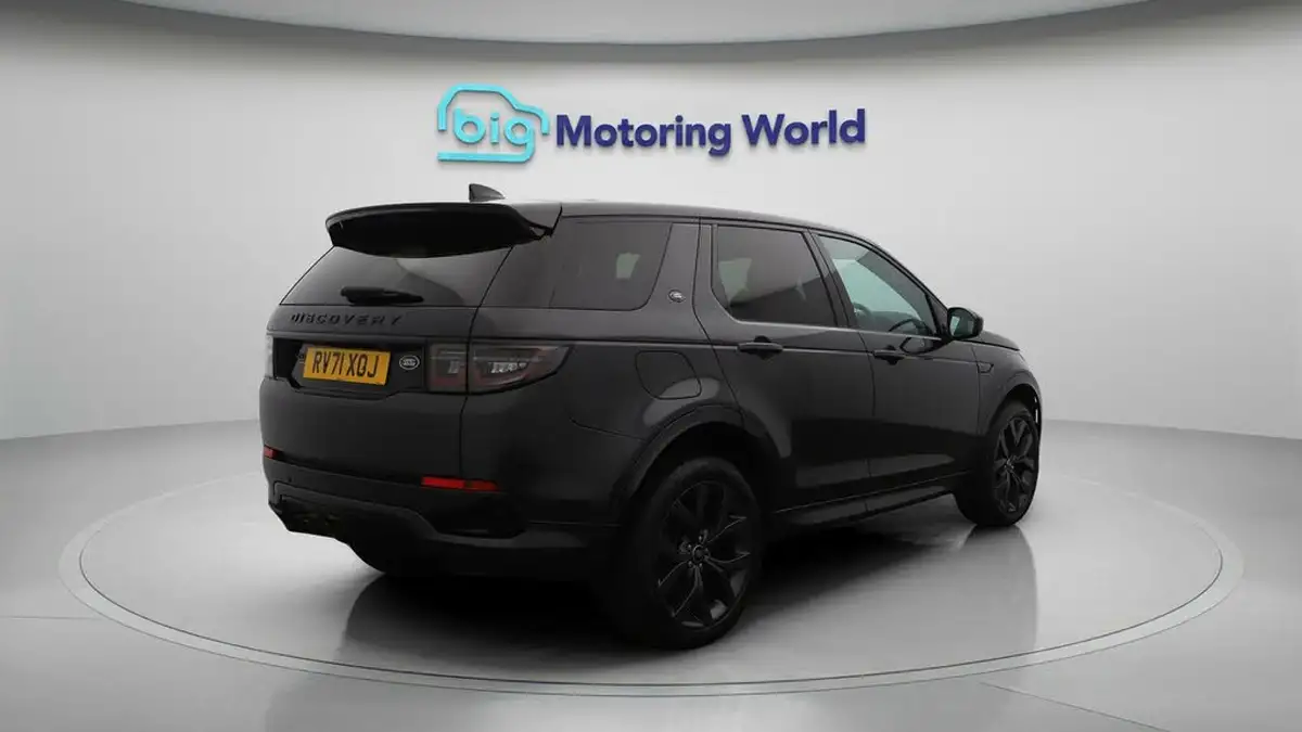 2022-land-rover-discovery-sport-15-p300e-r-dynamic-hse-big-7