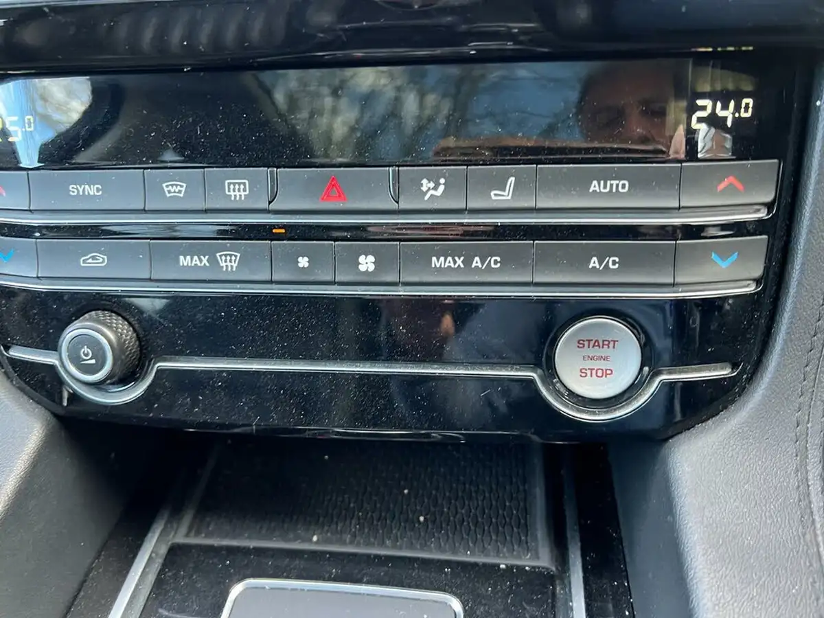 2019-jaguar-f-pace-20-i4d-portfolio-180ps-ss-auto-big-19