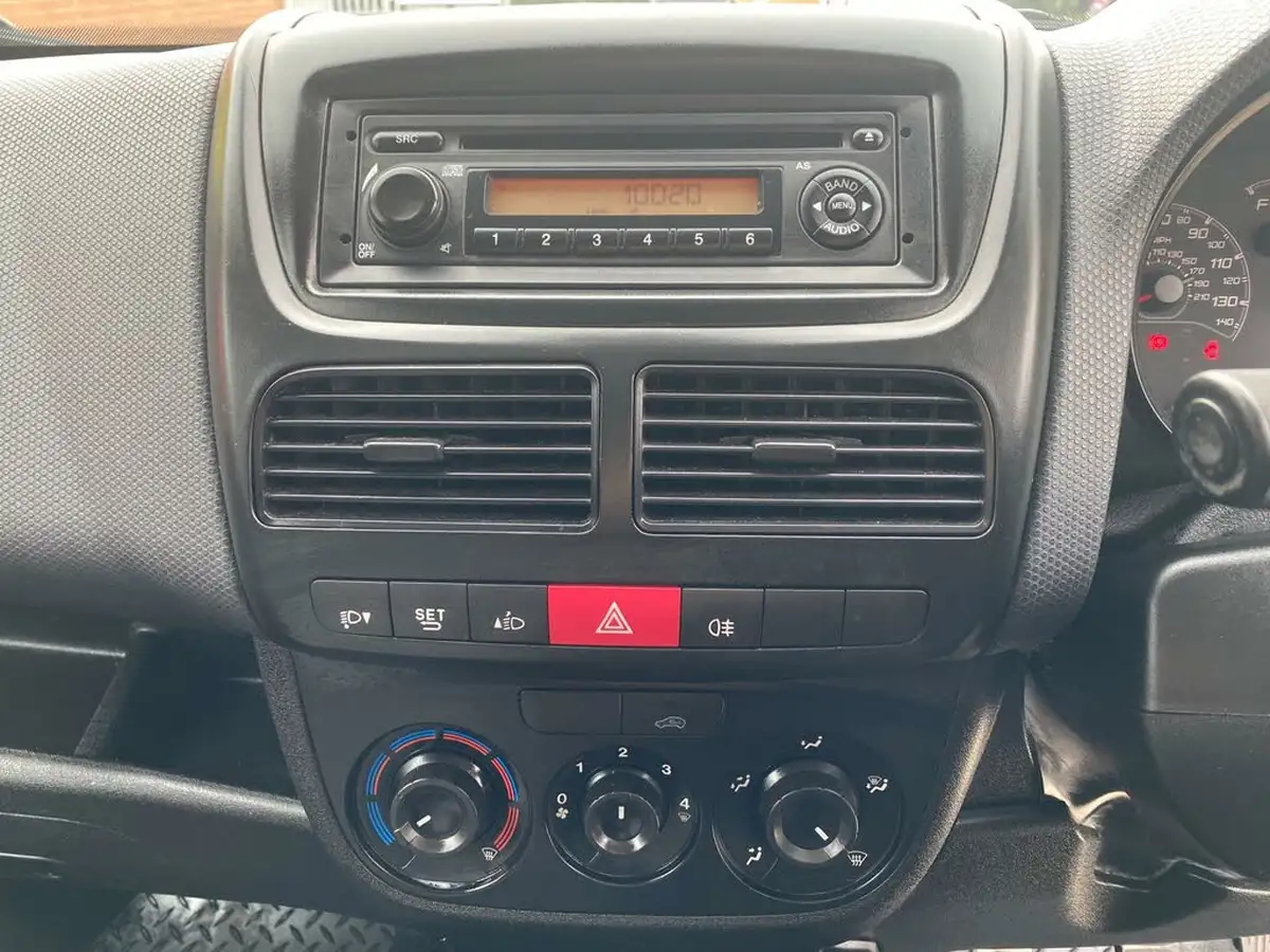 2017-fiat-doblo-cargo-13td-l1h2-big-12