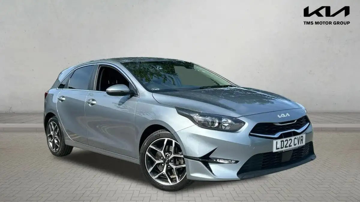 2022-kia-ceed-15-t-gdi-3-hatchback-big-0