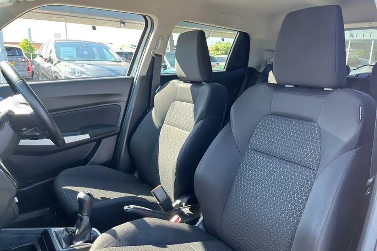 2021-suzuki-swift-12-dualjet-sz-l-big-18