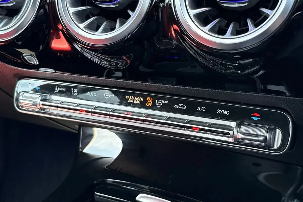 2021-mercedes-benz-cla-13-cla-180-amg-line-premium-plus-coupe-4d-big-21