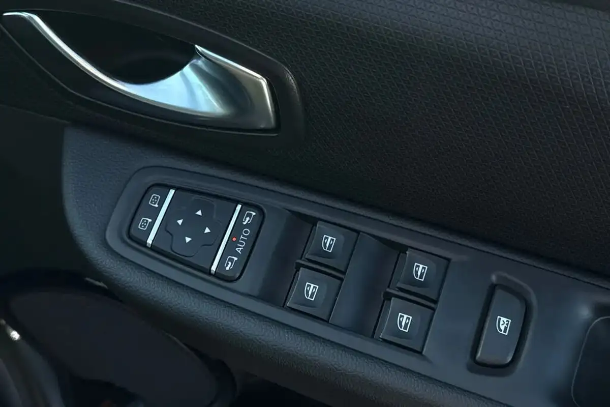 2018-renault-clio-12-tce-dynamique-s-nav-big-20