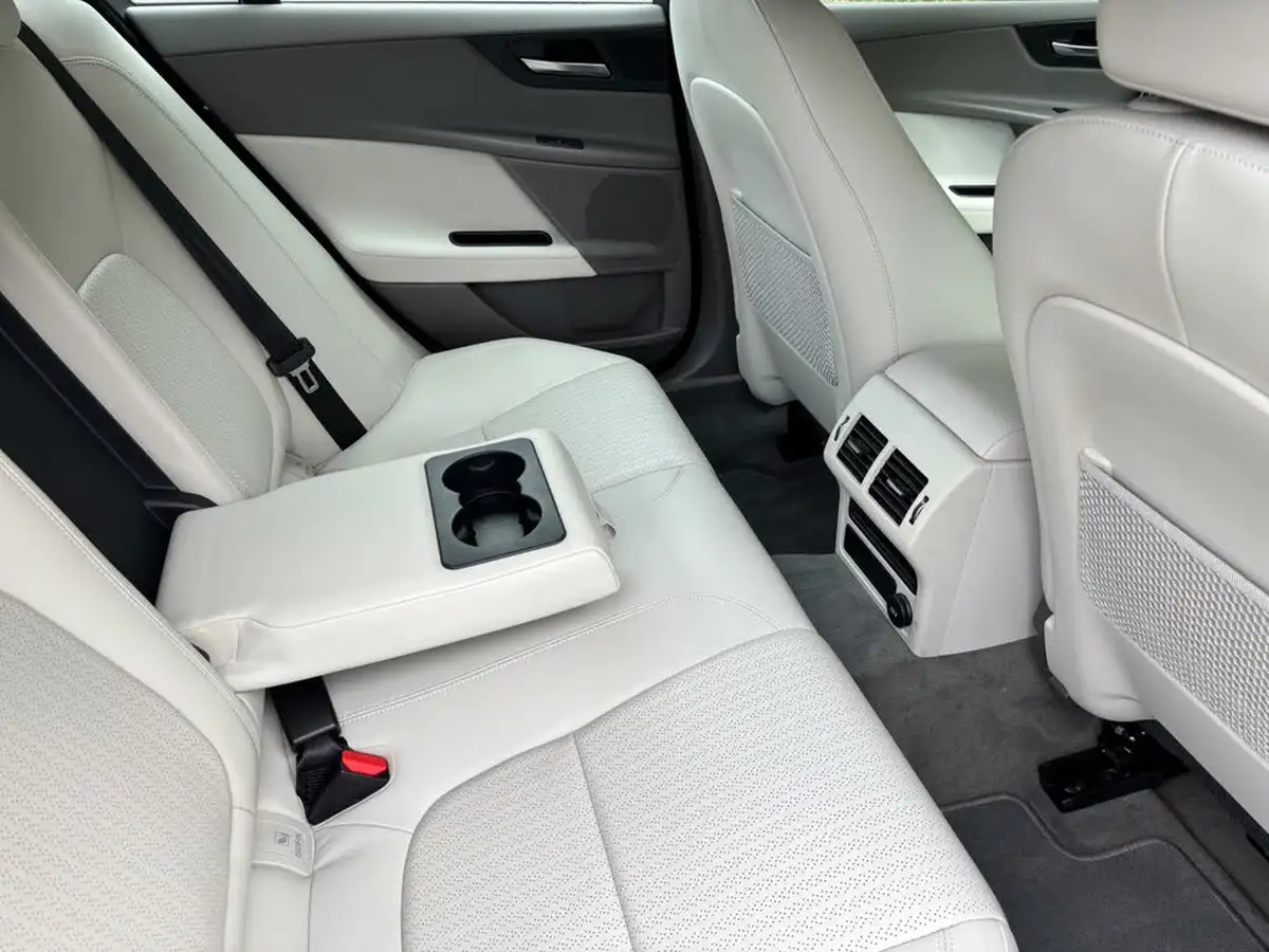 2018-jaguar-xe-20d-portfolio-180ps-1999cc-auto-big-11