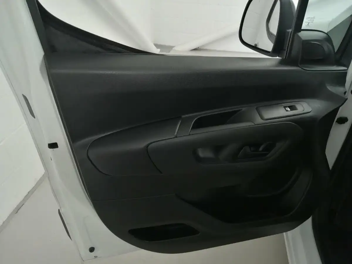 2019-citroen-berlingo-16bluehdi-1000-enterprise-big-37