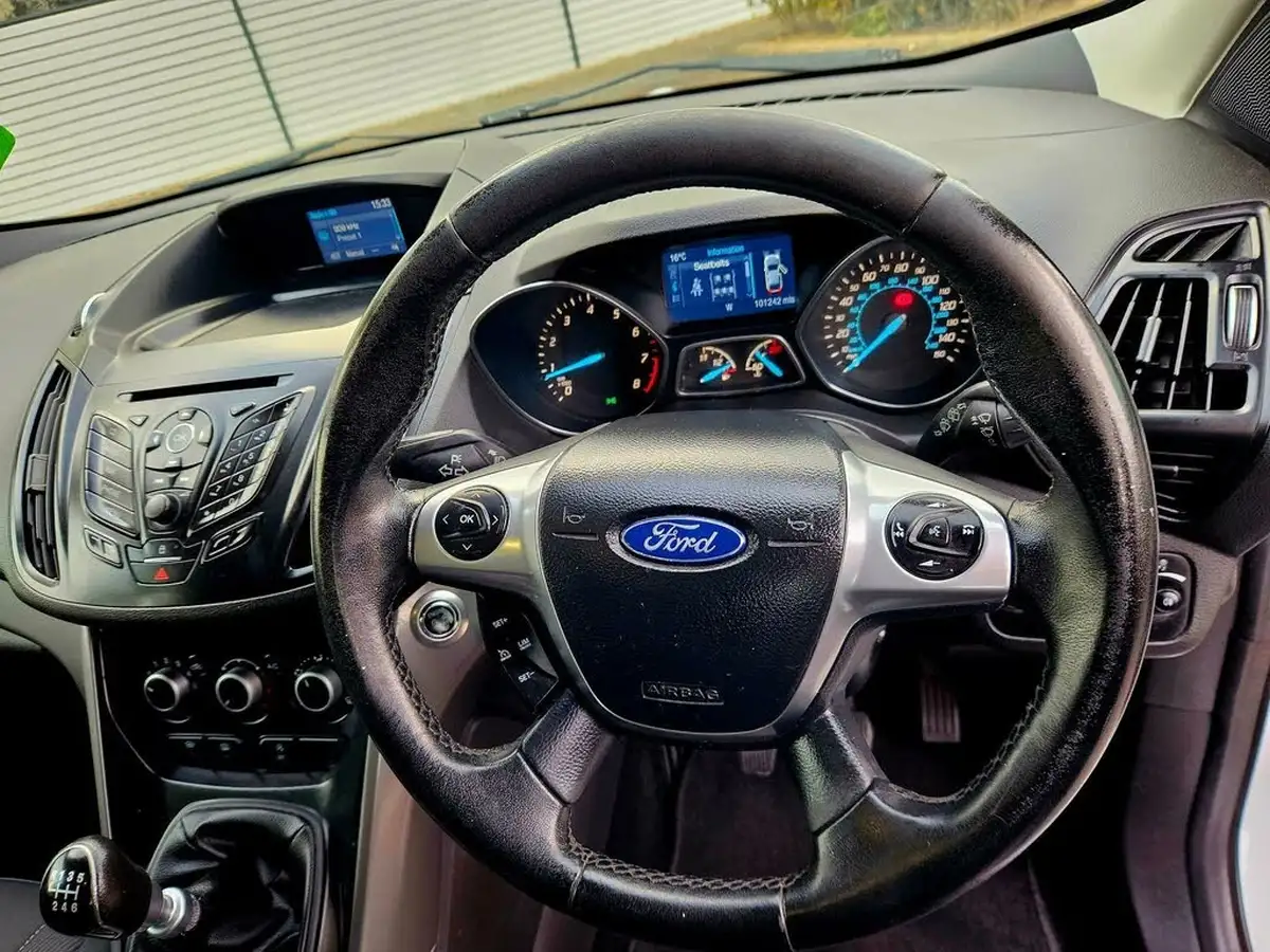 2015-ford-kuga-15t-zetec-150ps-big-14