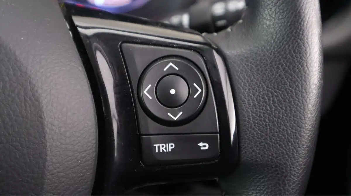 2018-toyota-yaris-15-vvt-i-icon-hybrid-big-23