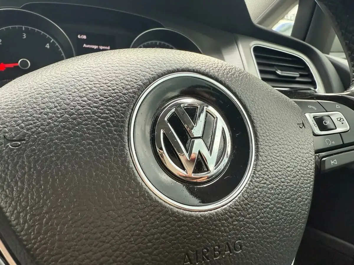 2015-volkswagen-golf-16tdi-match-105ps-bmt-ss-5d-big-39