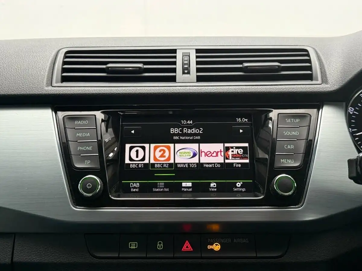 2016-skoda-fabia-12-tsi-colour-edition-big-22
