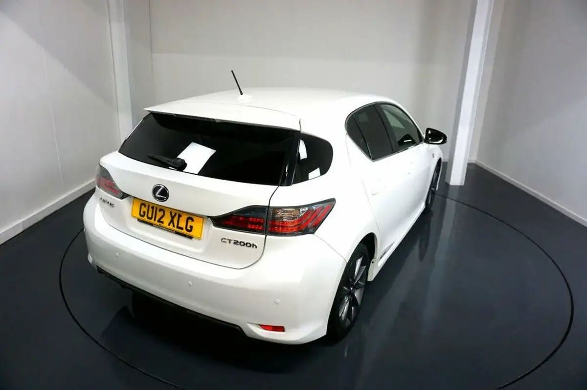 2012-lexus-ct-200h-18-f-sport-big-8