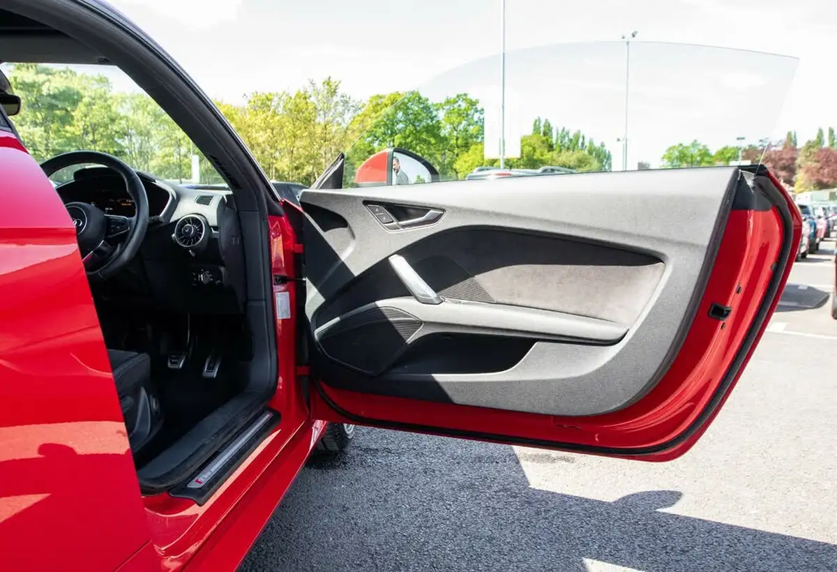 2015-audi-tt-coupe-20-tfsi-s-line-big-13