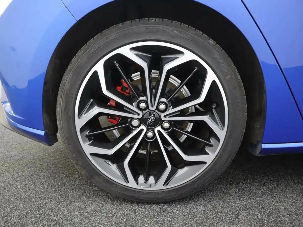 2020-ford-focus-10t-st-line-x-hatchback-auto-big-6