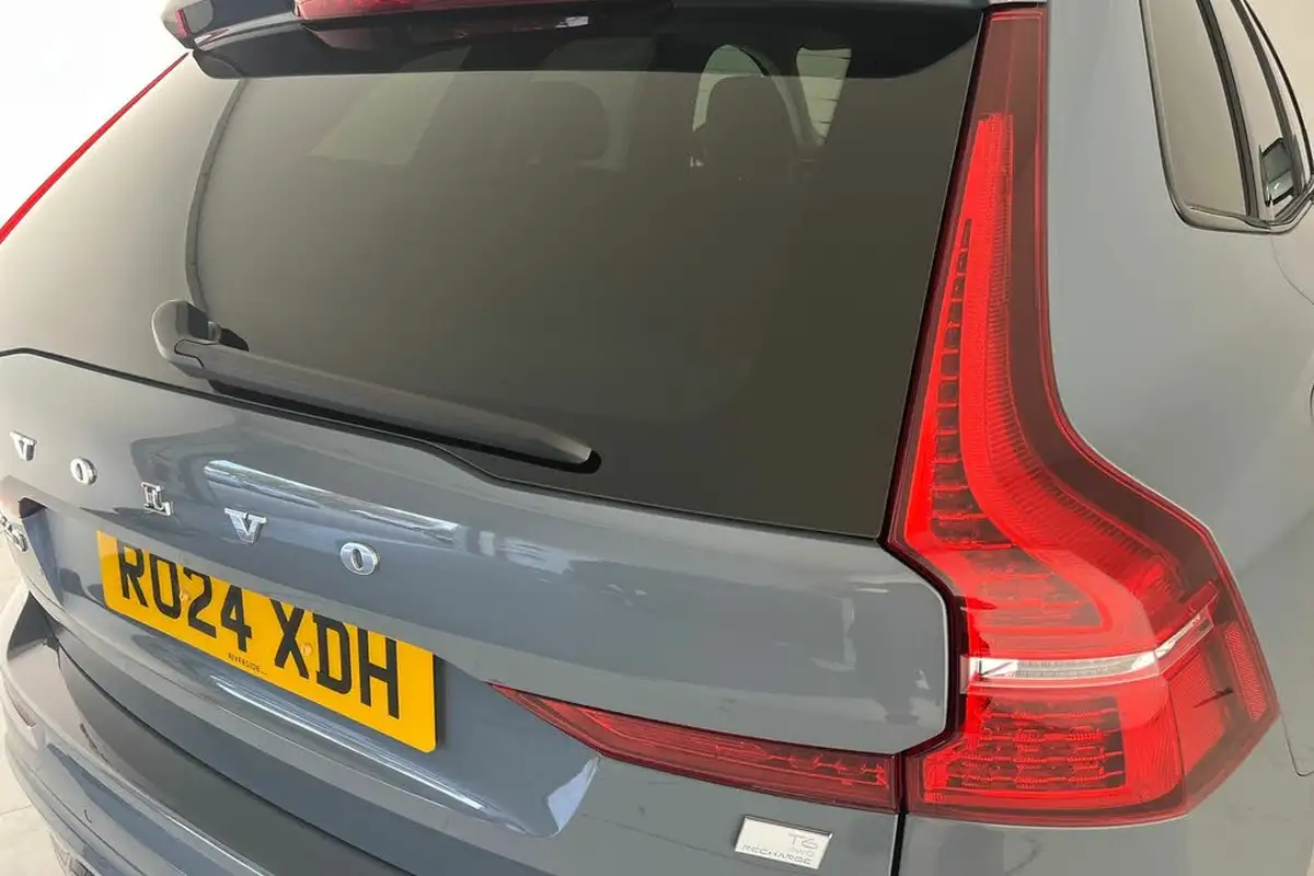 2024-volvo-xc60-20-b5-plus-big-19