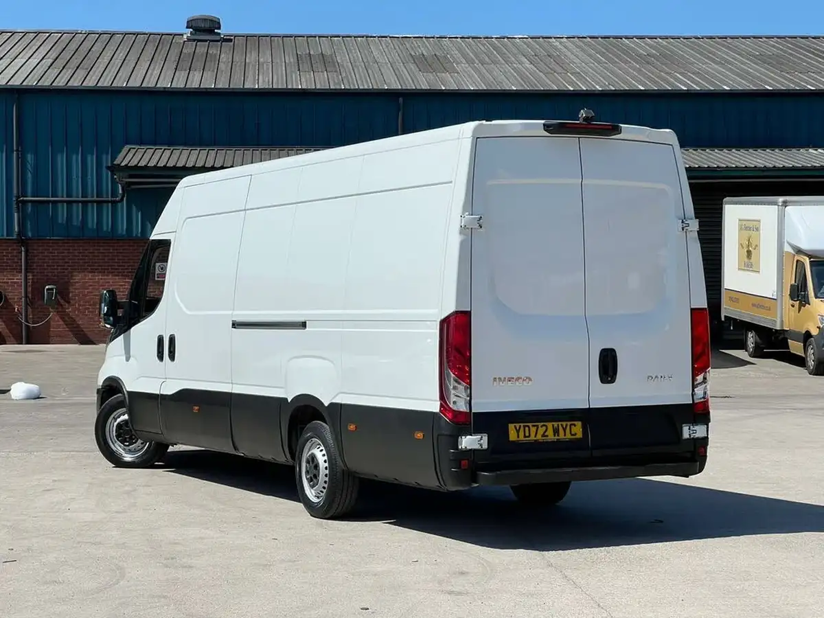 2022-iveco-daily-s-class-23td-35s14v-business-3520lmm-h2-136pseu6dt-big-6