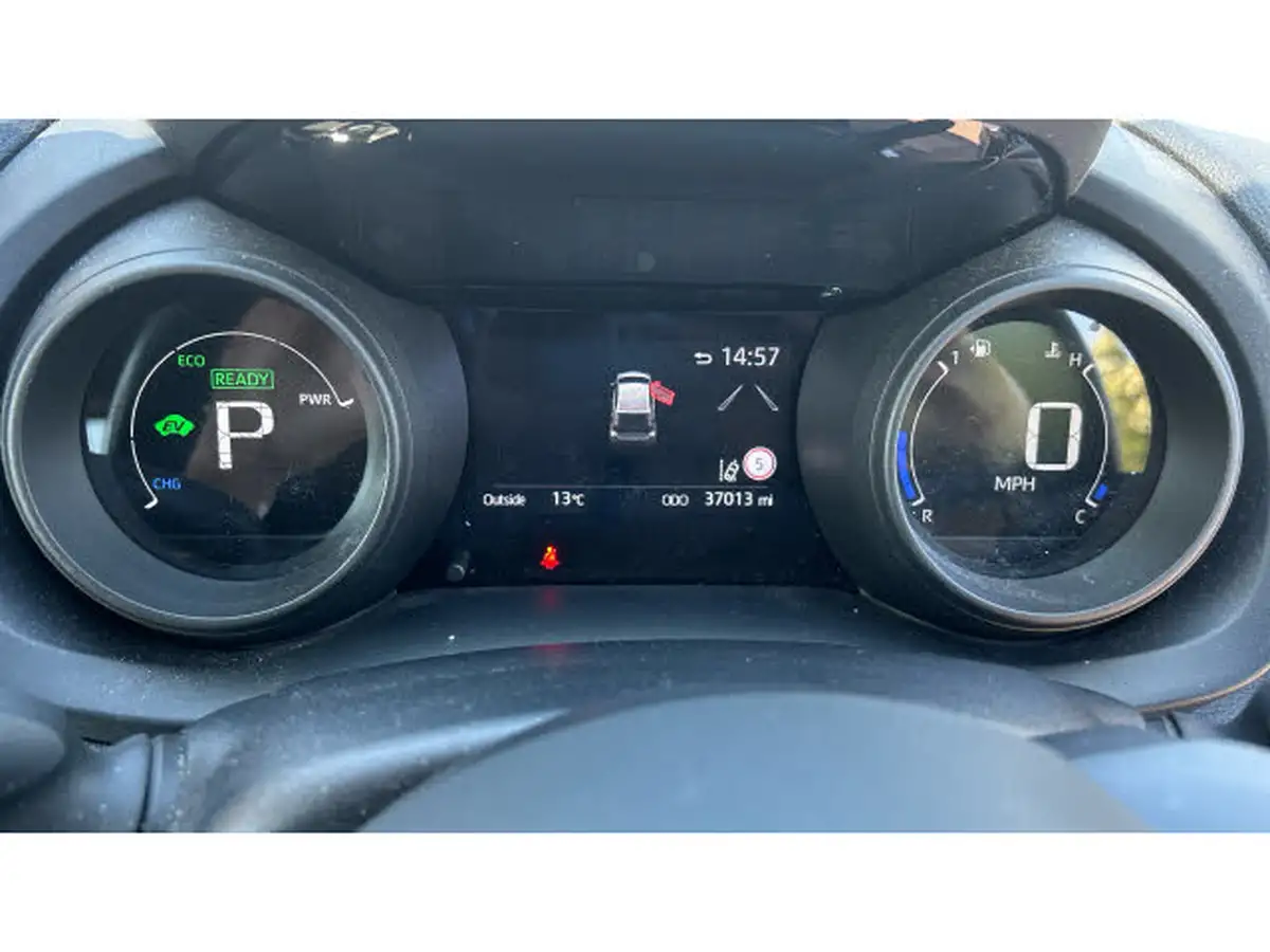 2022-toyota-yaris-15-vvt-i-design-big-25