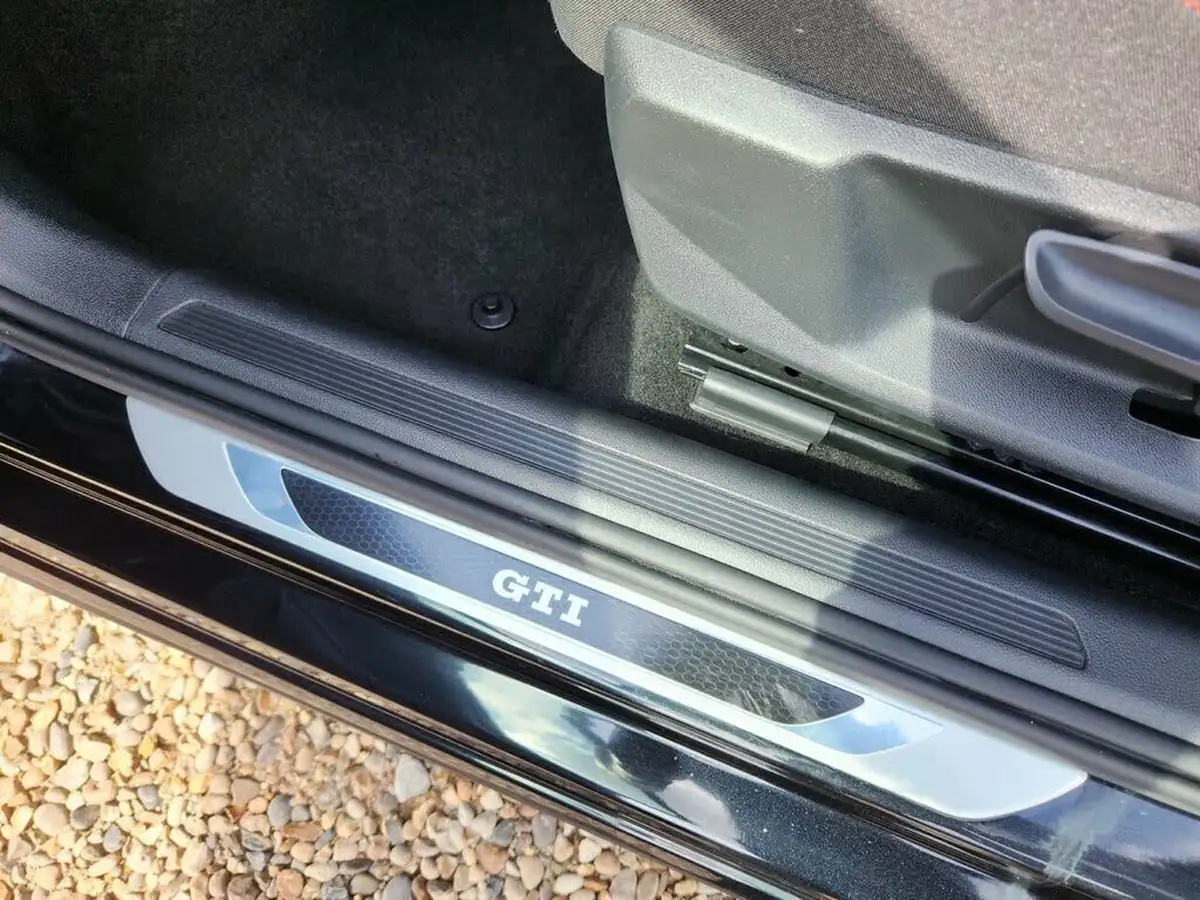 2019-volkswagen-polo-20-tsi-gti-big-12