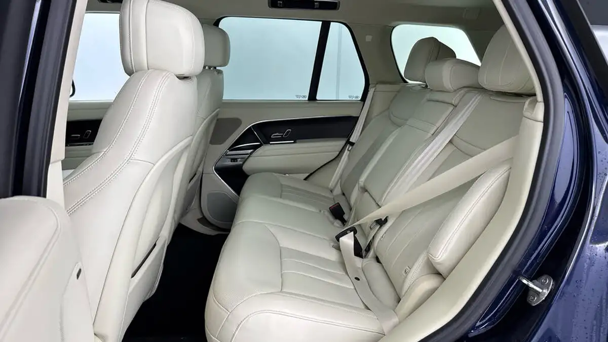 2022-land-rover-range-rover-30-p440e-se-big-13