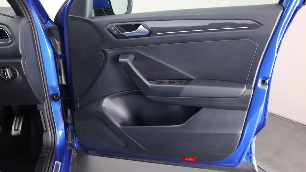 2019-volkswagen-t-roc-16tdi-r-line-big-14