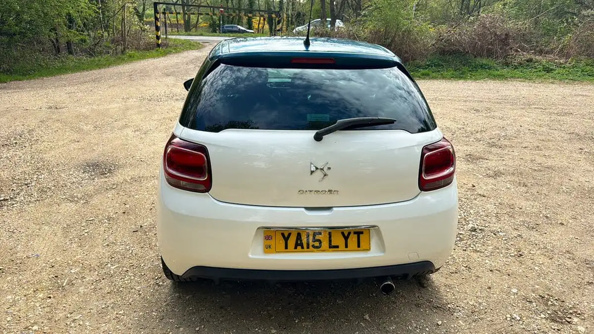 2015-citroen-ds3-12-dstyle-plus-big-10