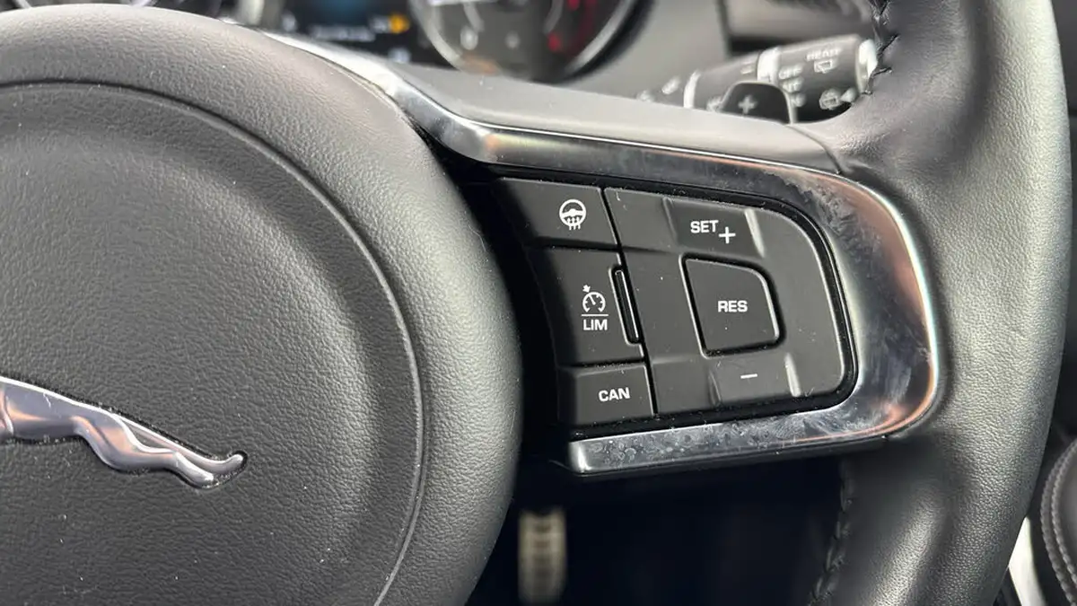 2018-jaguar-e-pace-20-i4d-r-dynamic-se-180ps-big-21