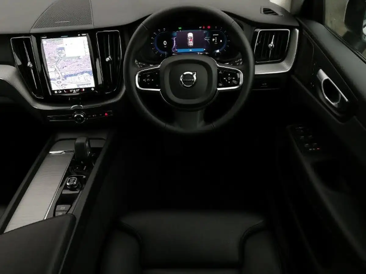 2023-volvo-xc60-20-b5-plus-big-6