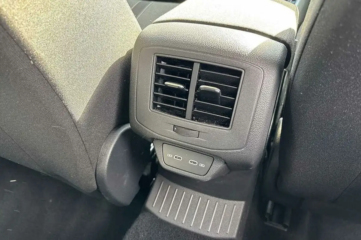 2024-volkswagen-t-roc-10-tsi-life-110ps-big-25