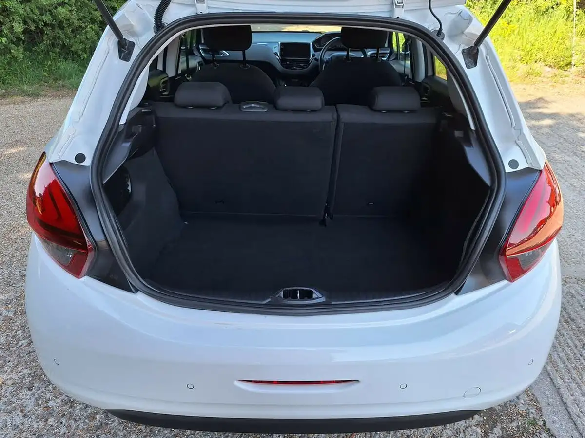2019-peugeot-208-12-puretech-signature-big-8