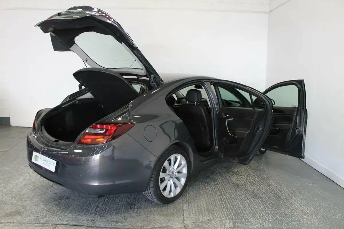 2015-vauxhall-insignia-20cdti-elite-nav-ecoflex-ss-hatchback-5d-big-21