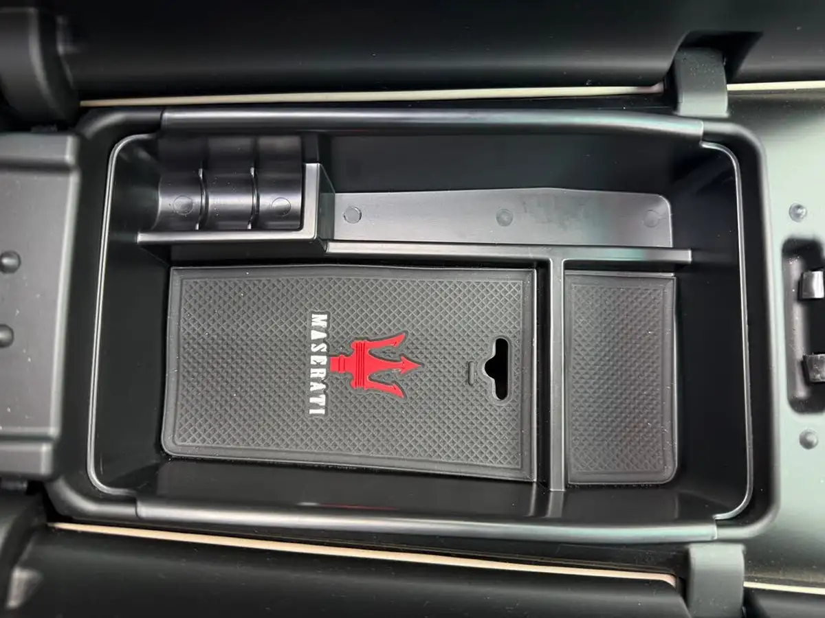 2015-maserati-quattroporte-38-gts-big-57