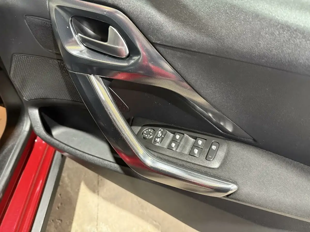 2018-peugeot-2008-suv-12-puretech-allure-82bhp-big-19