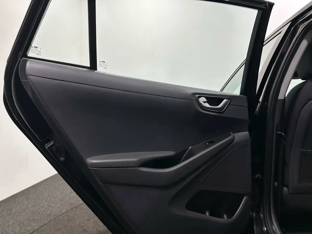2018-hyundai-ioniq-16-gdi-se-hybrid-big-36