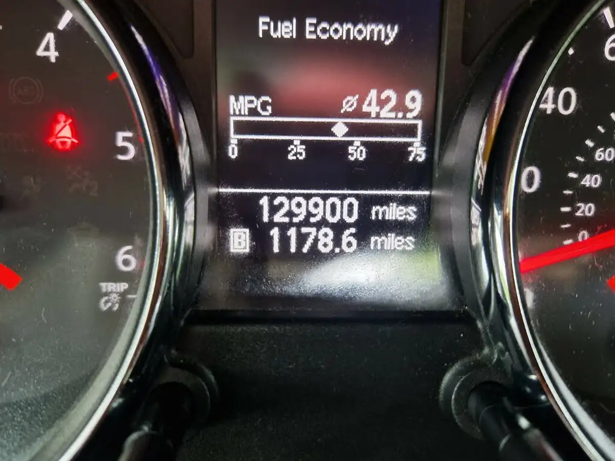 2010-nissan-qashqai-15td-n-tec-big-29
