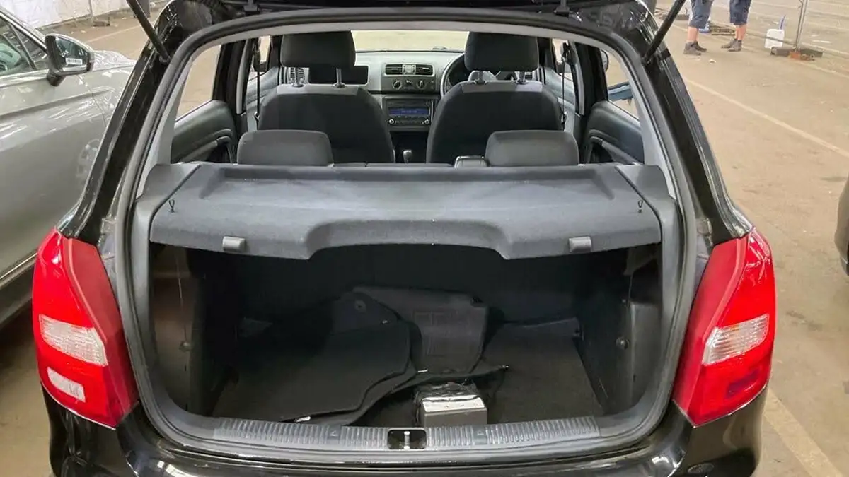 2013-skoda-fabia-12-12v-s-hatchback-1198cc-big-10