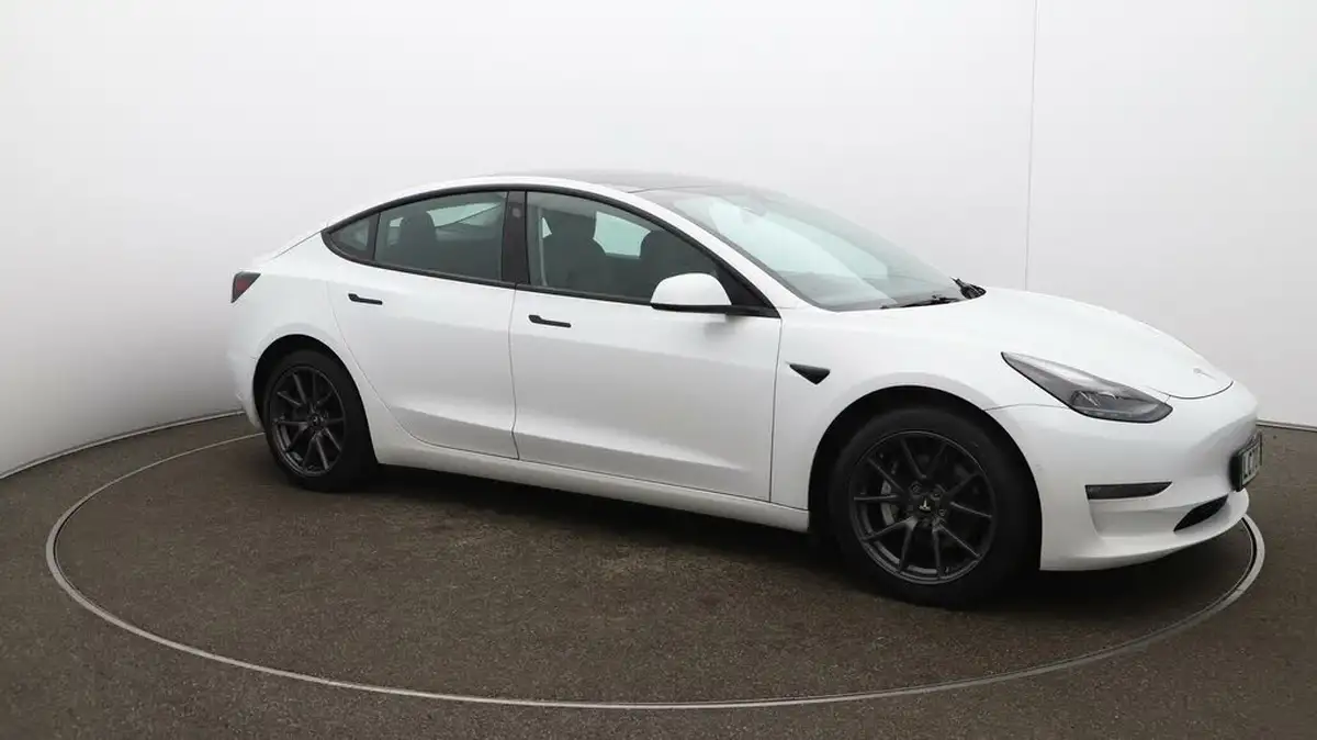 2020-tesla-model-3-e-long-range-big-44