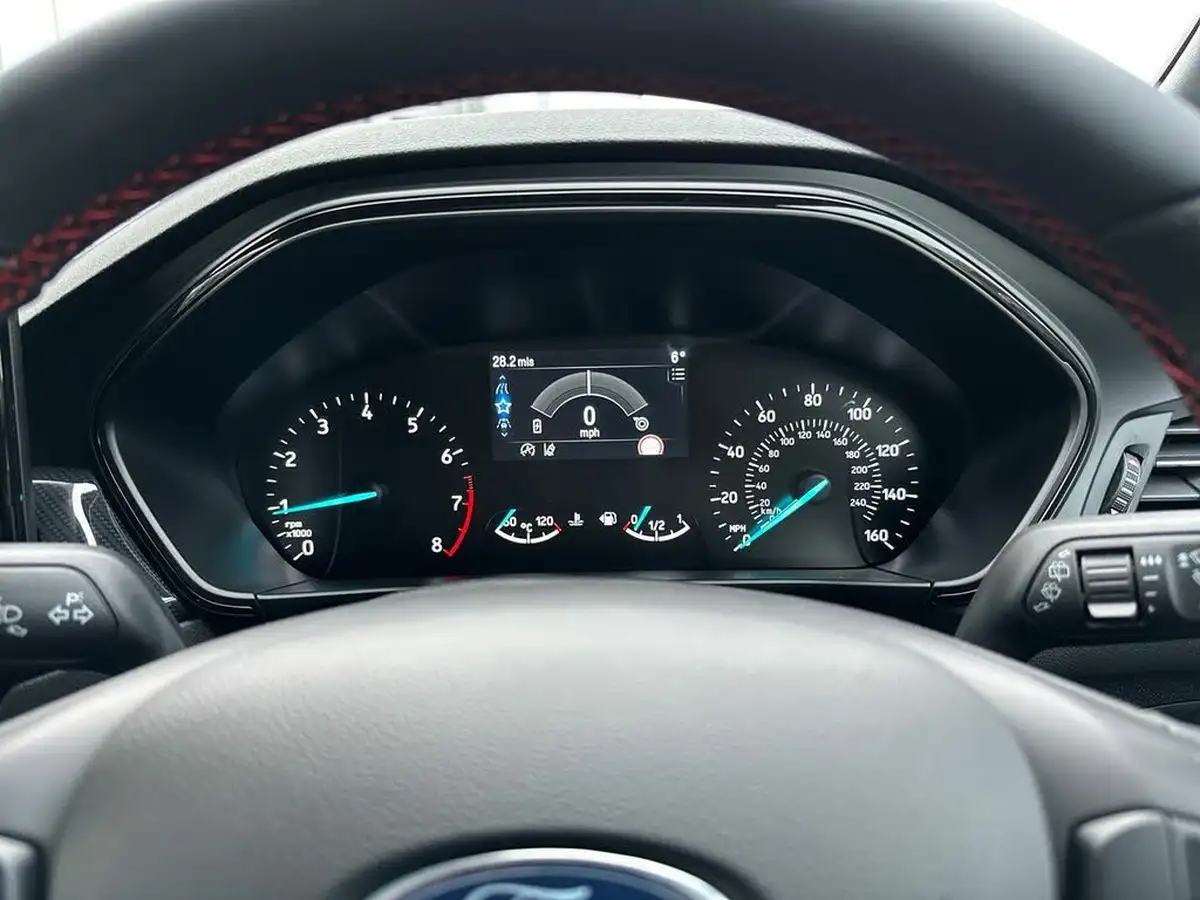 2025-ford-focus-10t-st-line-125ps-hatchback-big-18