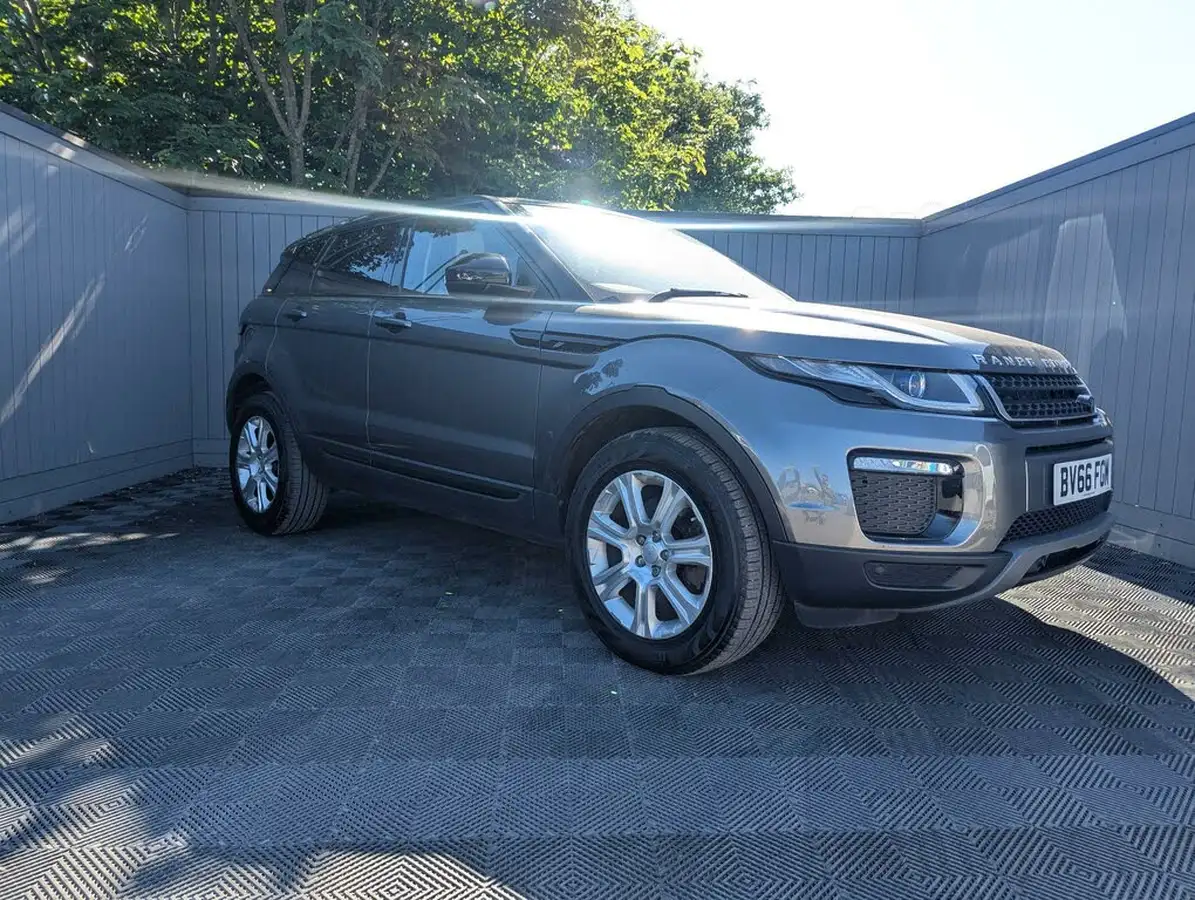2016-land-rover-range-rover-evoque-20td4-se-tech-ss-hatchback-5d-big-2