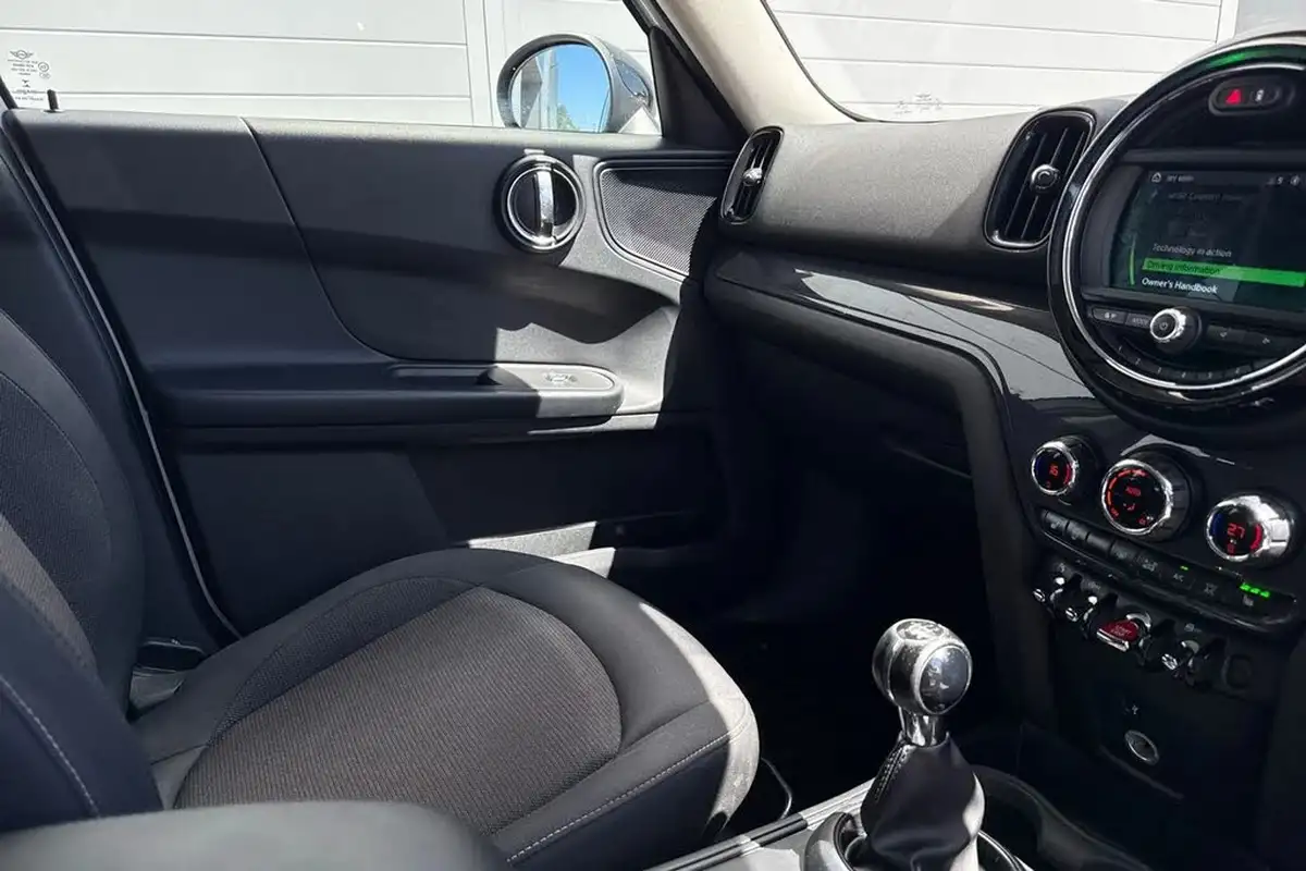 2019-mini-countryman-15-cooper-classic-big-49