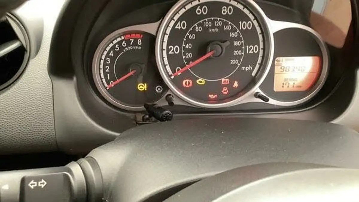 2012-mazda-mazda2-13-venture-big-9