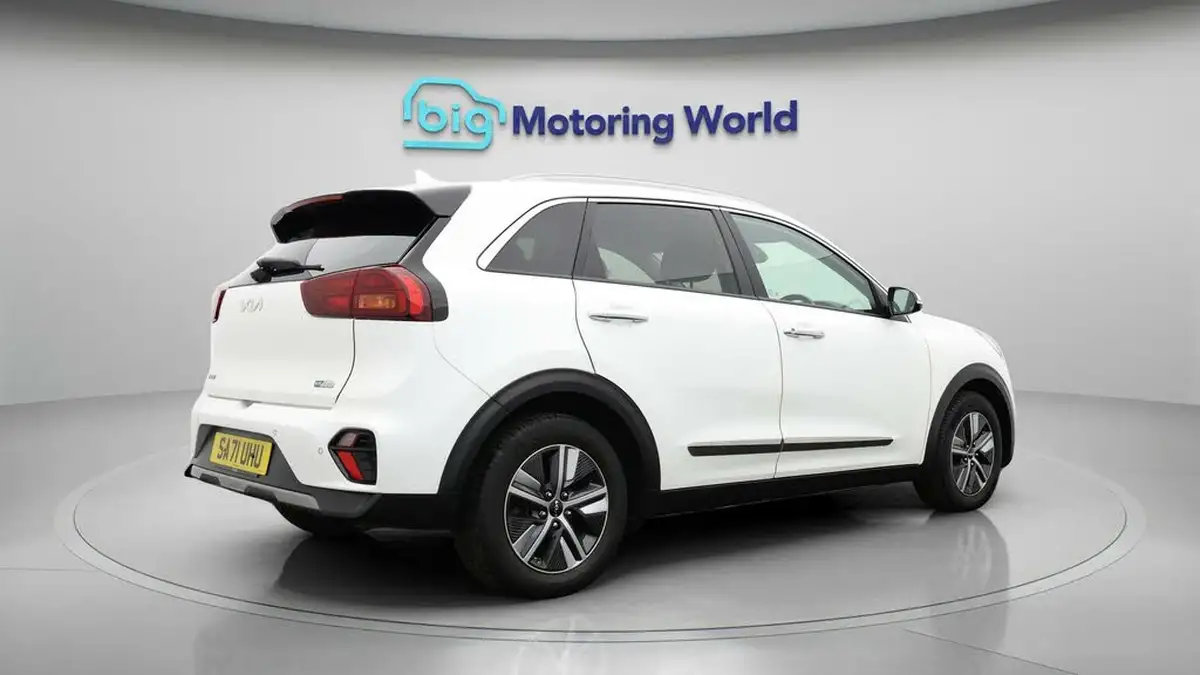 2021-kia-niro-16-gdi-phev-3-42in-cluster-big-6