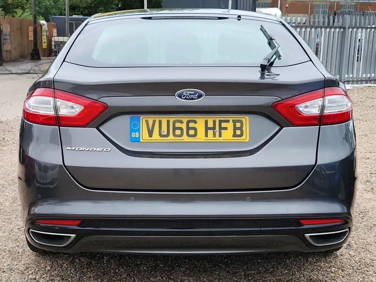 2016-ford-mondeo-big-5