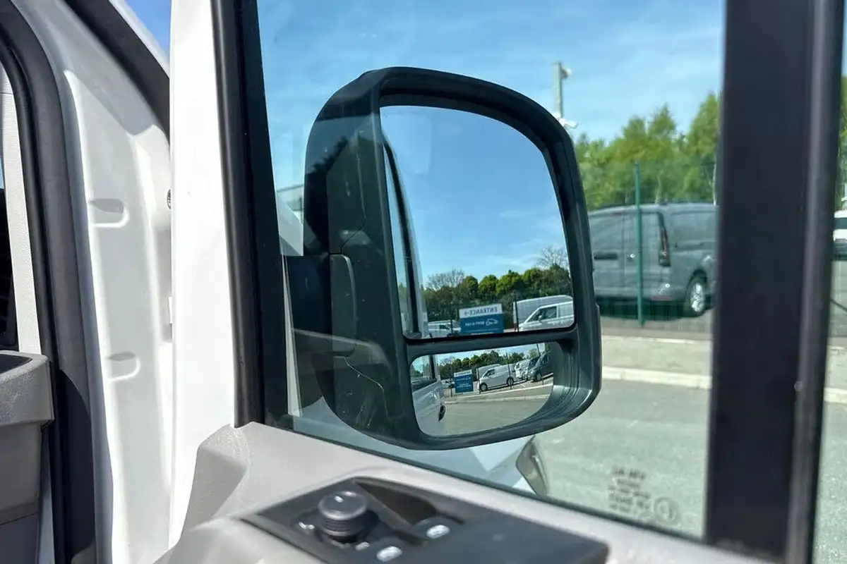 2024-volkswagen-crafter-20tdi-cr35-lwb-commerce-plus-140pseu6d-big-19
