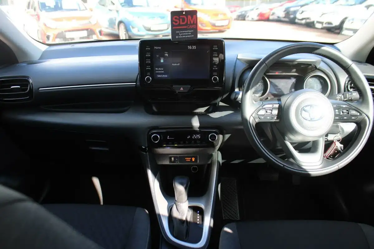 2022-toyota-yaris-15-vvt-i-design-big-17