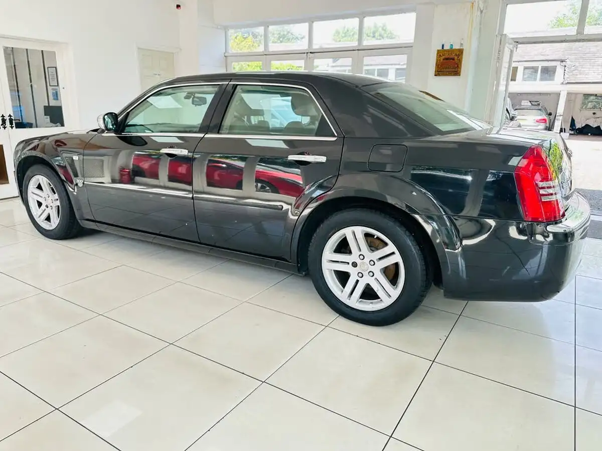 2007-chrysler-300c-30td-saloon-4d-big-21