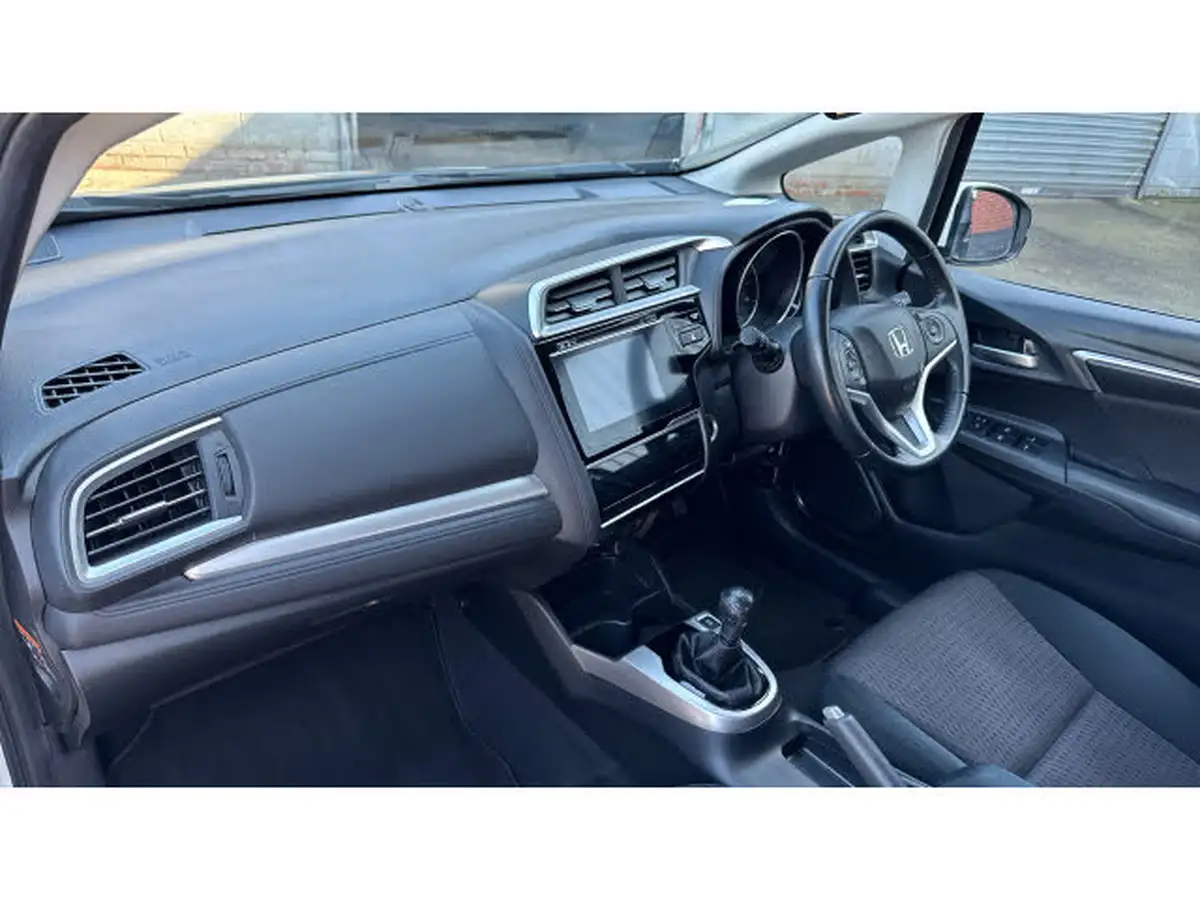 2019-honda-jazz-13-i-vtec-ex-navi-big-1
