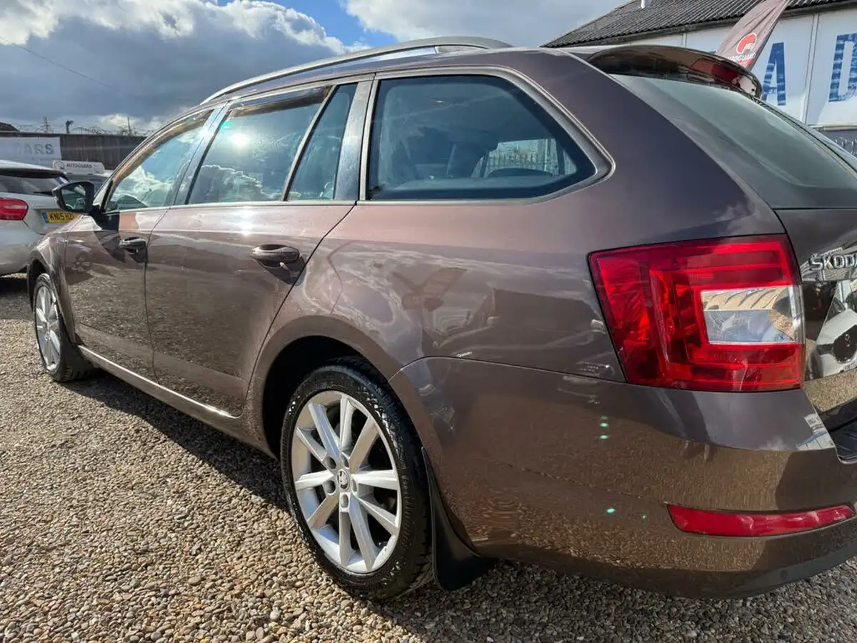 2013-skoda-octavia-14-elegance-140ps-estate-1395cc-big-10